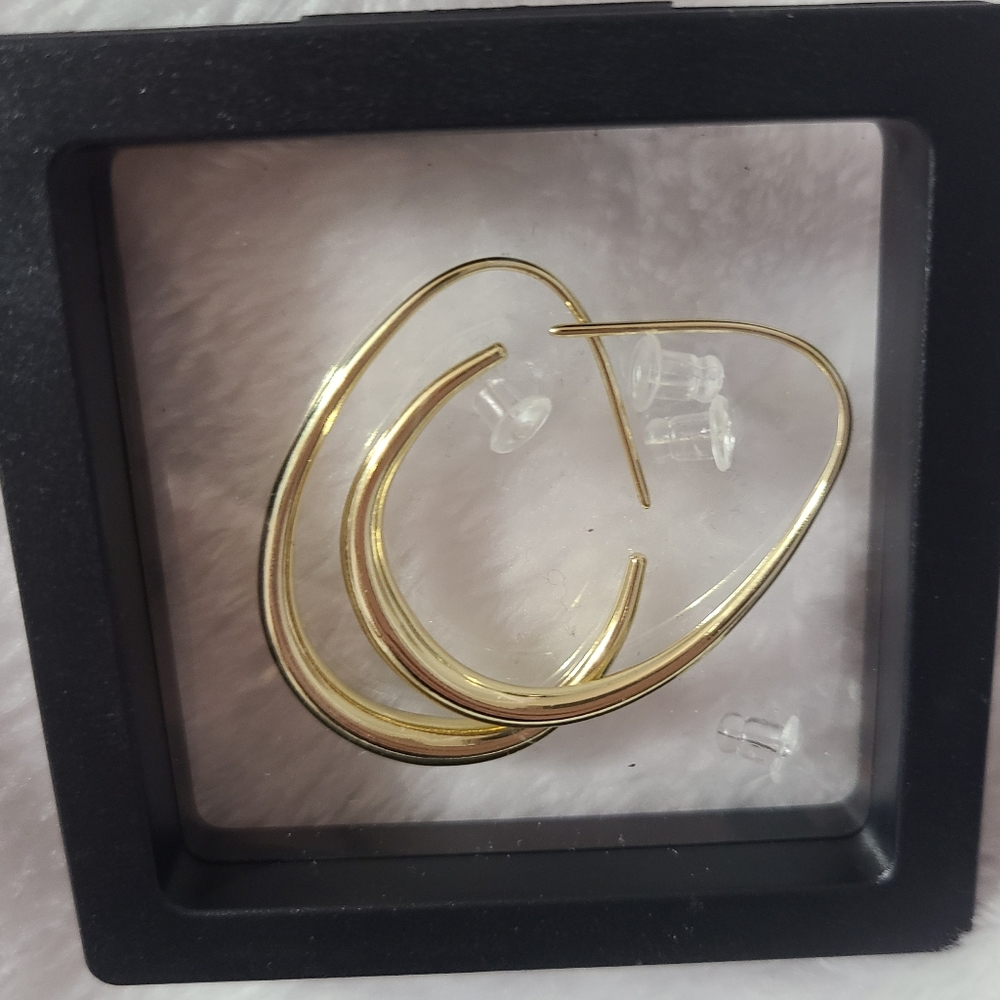 Brand New Gold plated Teardrop Earrings